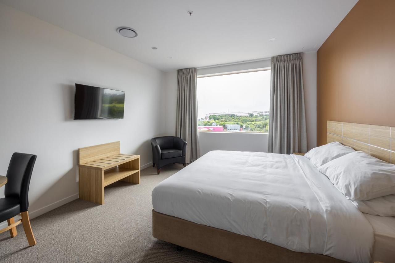 Manha Hotel Auckland Airport Экстерьер фото