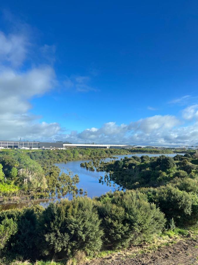Manha Hotel Auckland Airport Экстерьер фото